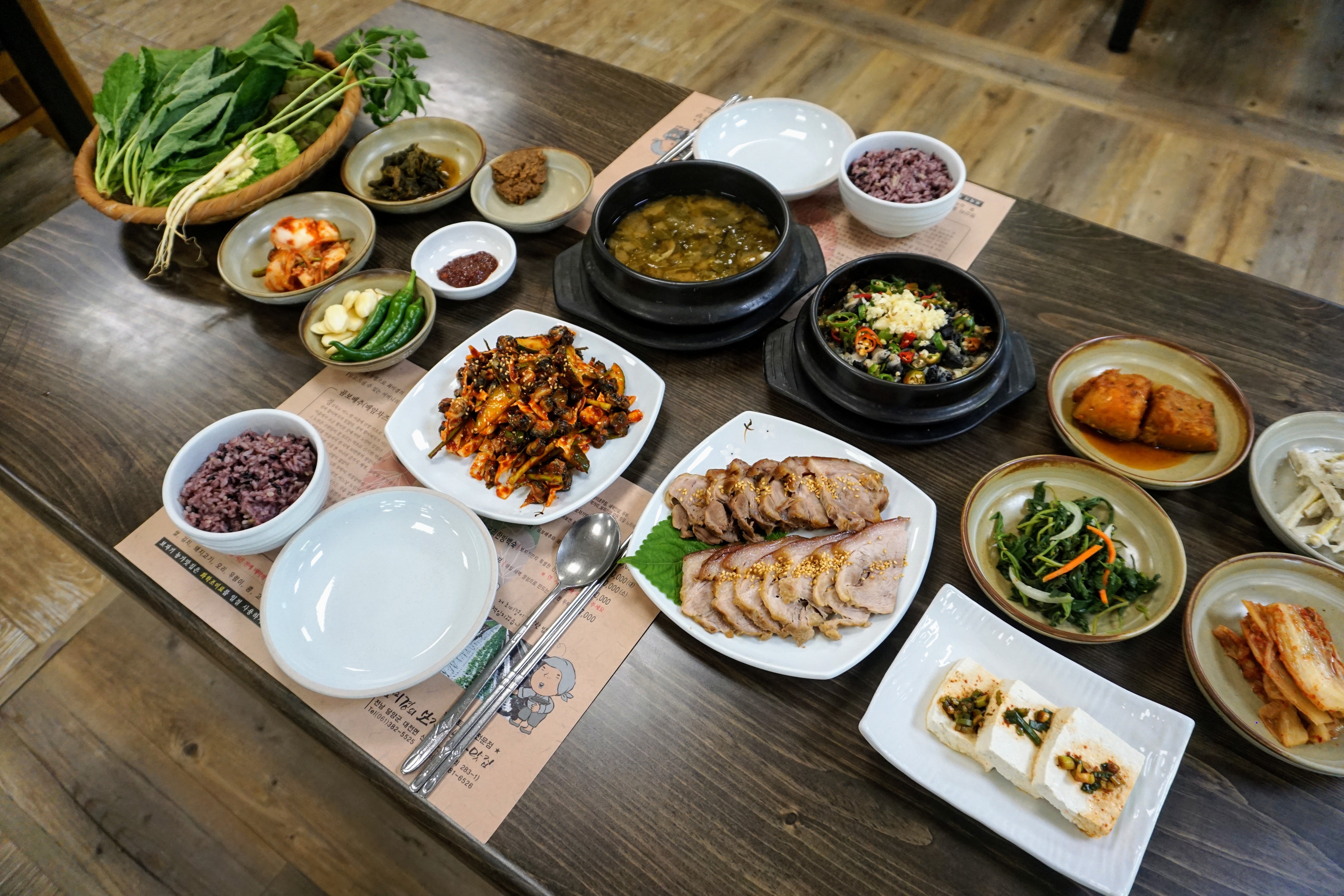 곰보배추우렁쌈밥