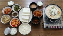 화천 느릅나무아래 분위기